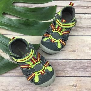 Stride Rite boys Gray & yellow closed toe sandals
